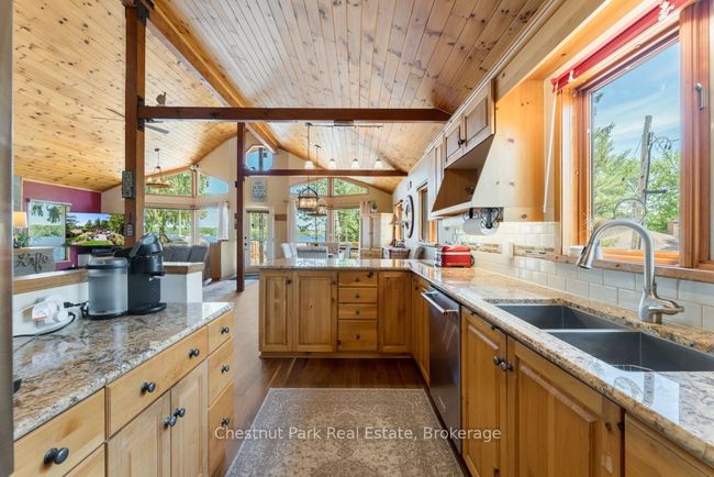 247 Wapaska Cres, House other with 5 bedrooms, 3 bathrooms and 3 parking in Gravenhurst ON | Image 11