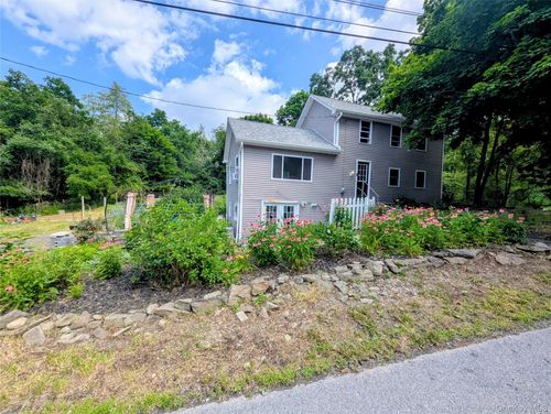 122 Castle High Rd, Middletown, NY, 10940-6789 | Card Image