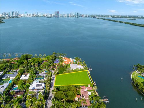 1821 W 27th St, Miami Beach, FL, 33140-4215 | Card Image