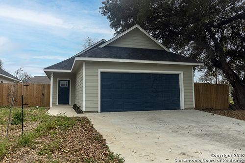 803 Hall St, Bryan, TX, 77803-1673 | Card Image