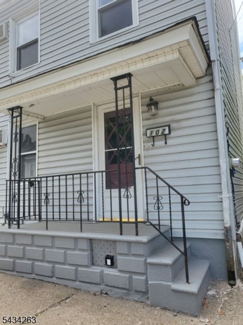 102 Mercer St, Phillipsburg, NJ, 08865-3011 | Card Image
