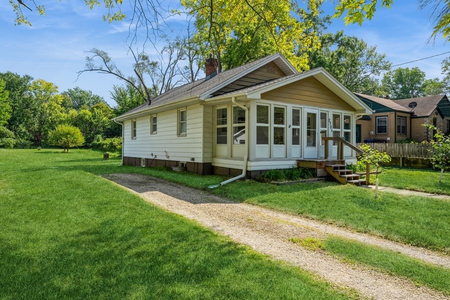 53rd St, Des Moines, IA 50310