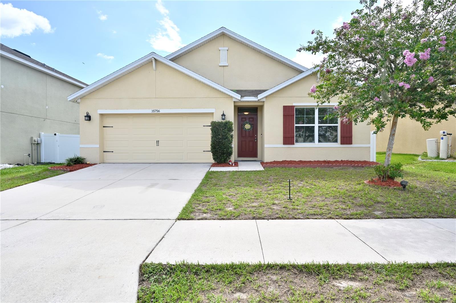 Jenny Lynne Cir, Zephyrhills, FL 33541