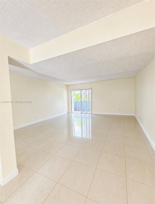 d310-9357 Fontainebleau Blvd, Miami, FL, 33172-4213 | Card Image