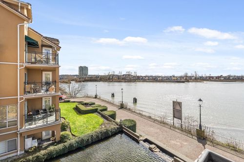 312-6 Renaissance Sq, New Westminster, BC, V3M6N8 | Card Image