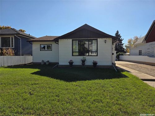 817 Stadacona St E, Moose Jaw, SK, S6H0K5 | Card Image