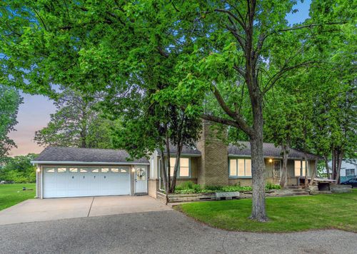 6379 Hodgson Rd, Circle Pines, MN, 55014-1427 | Card Image