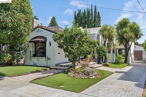833 Rodney Dr, San Leandro, CA, 94577-3828 | Card Image