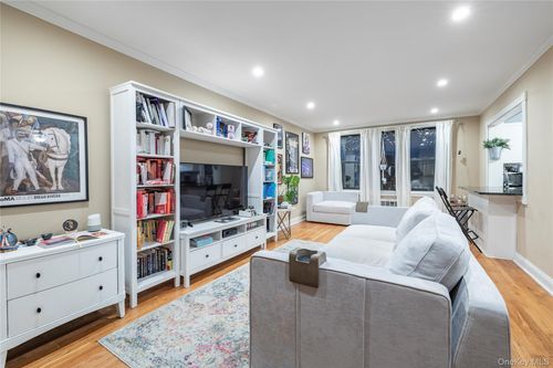 apt-a12-1 Jefferson Ave, Rockville Centre, NY, 11570-4441 | Card Image