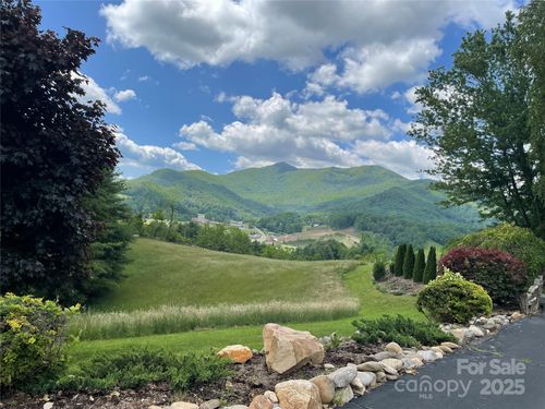 220 Grand View Ln, Burnsville, NC, 28714-8657 | Card Image
