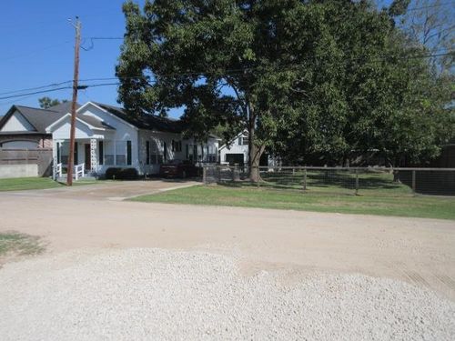 470 W Hooks St, Sour Lake, TX, 77659-2862 | Card Image