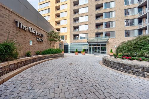 1102-2001 15th St N, ARLINGTON, VA, 22201-2697 | Card Image