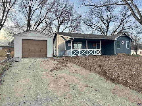 621 Illinois St, Alma, KS, 66401-9698 | Card Image