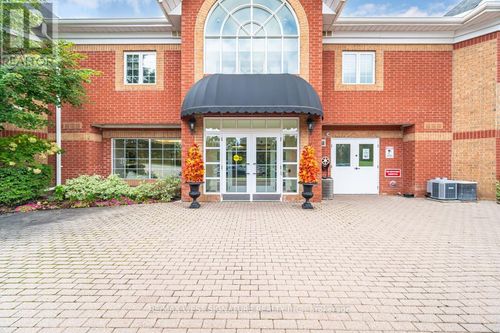 105-75 Treelawn Blvd, Kleinburg, ON, L0J1C0 | Card Image