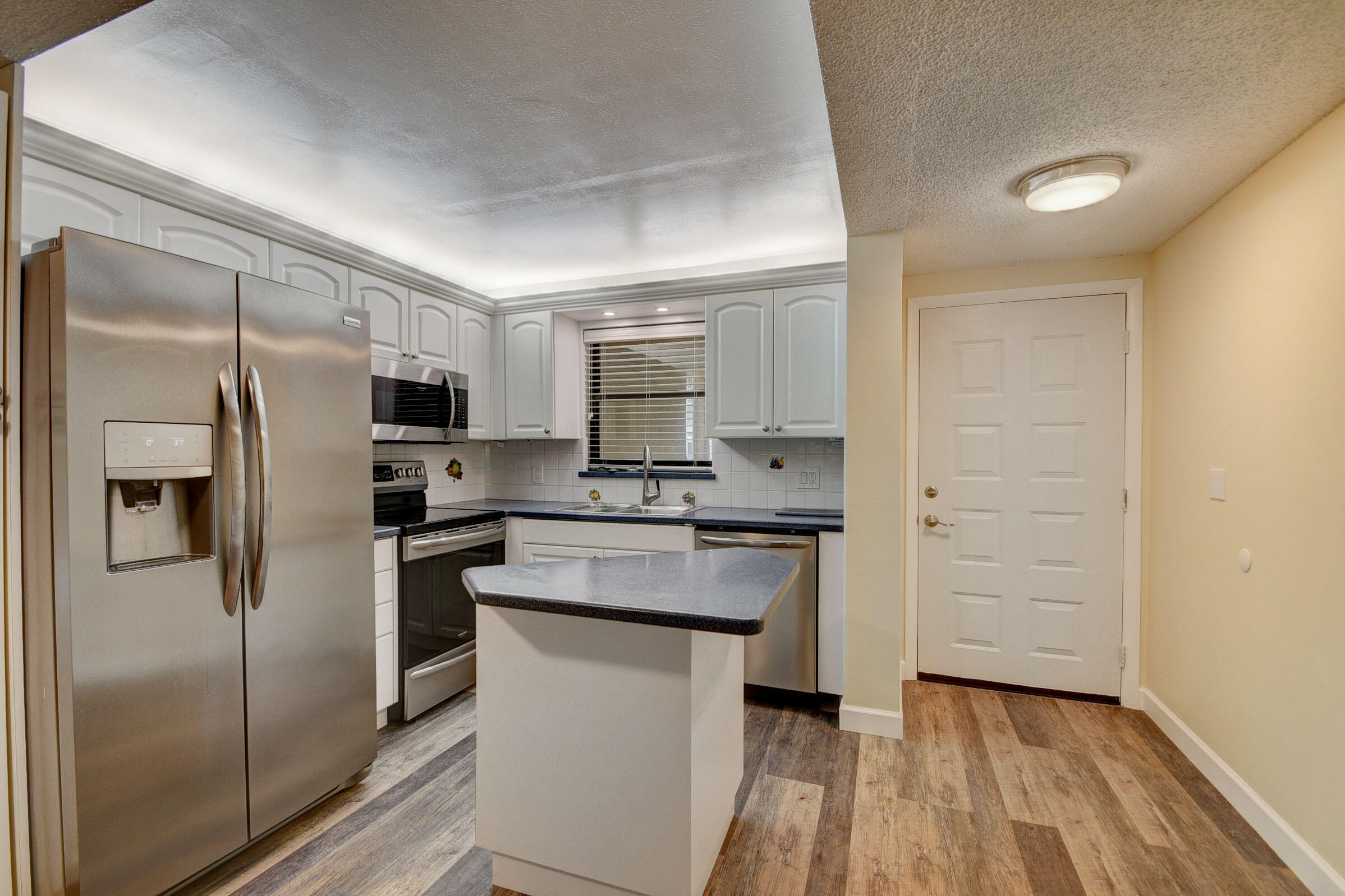 Residential Lease in Lantana 4