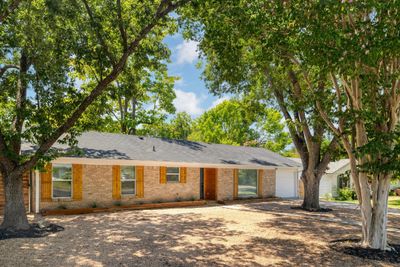 1601 Glencrest Drive, House other with 3 bedrooms, 2 bathrooms and 2 parking in Austin TX | Image 2