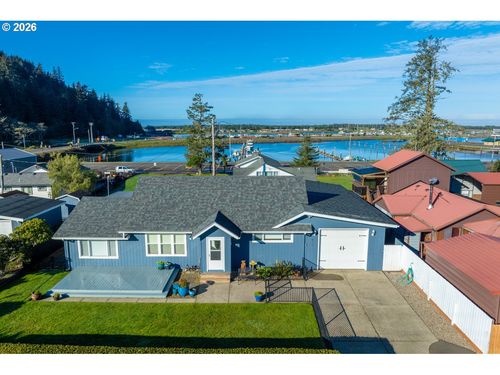 815 Broadway Ave, Winchester Bay, OR, 97467-8777 | Card Image