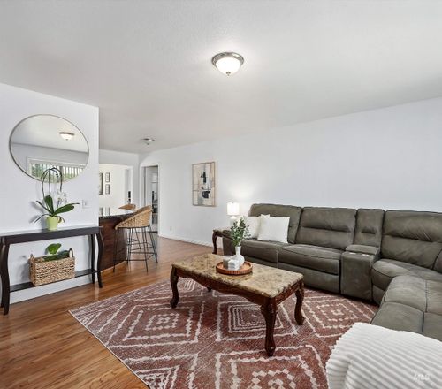 106 Maplewood Cir, Rupert, ID, 83350-2120 | Card Image