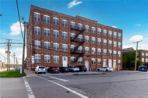 402-3800 Lakeside Ave E, Cleveland, OH, 44114-3861 | Card Image