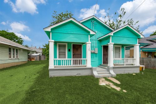 735 W Page Ave, Dallas, TX, 75208-6240 | Card Image