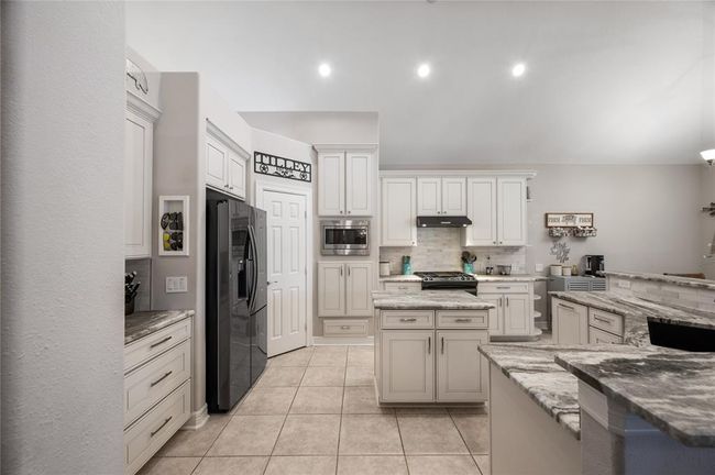 29518 Timber Trail St, House other with 5 bedrooms, 4 bathrooms and 2 parking in Spring TX | Image 17