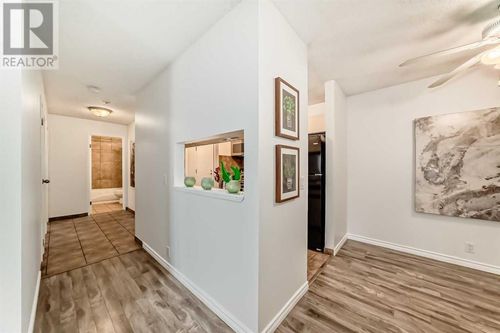 525 56 Ave Sw, Calgary, AB, T2V4Z9 | Card Image