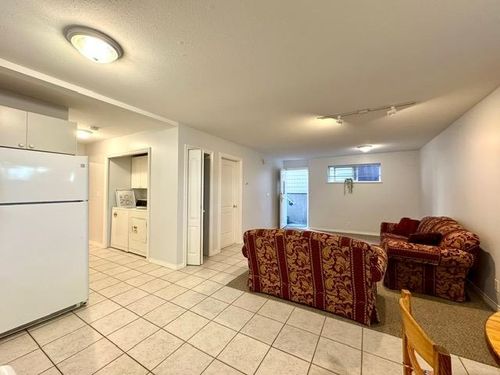 319 Avalon Dr, Port Moody, BC, V3H2X9 | Card Image