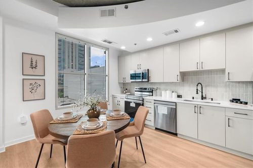 704-250 Pharr Rd Ne, Atlanta, GA, 30305-2274 | Card Image