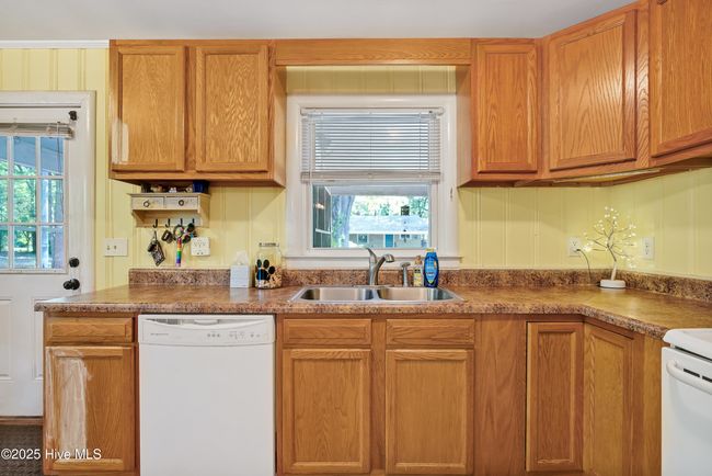 201 Rutledge Dr, House other with 3 bedrooms, 1 bathrooms and null parking in Wilmington NC | Image 8