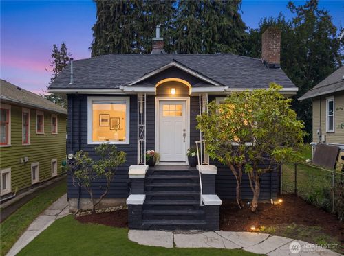 415 Ne 60th St, Seattle, WA, 98115-6526 | Card Image