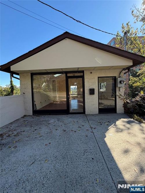 53 Gorge Rd, Edgewater, NJ, 07020-1042 | Card Image
