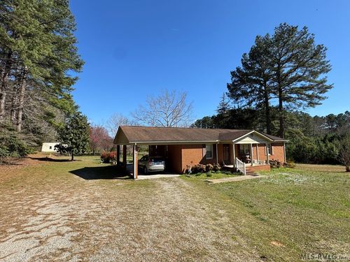 3720 Country Club Rd, Brodnax, VA, 23920-3402 | Card Image