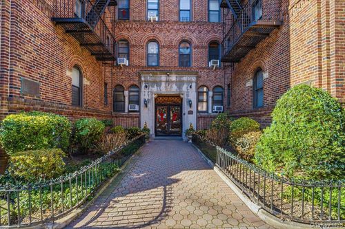 6h-110 73 Avenue, New York, NY, 11375 | Card Image
