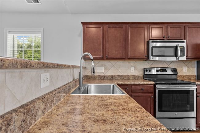 324 New Castle Ln, House other with 3 bedrooms, 3 bathrooms and null parking in Spring Lake NC | Image 12