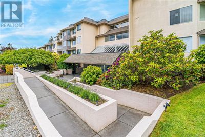 208 - 134 5 Th Ave E, Condo with 2 bedrooms, 2 bathrooms and 1 parking in Qualicum Beach BC | Image 1