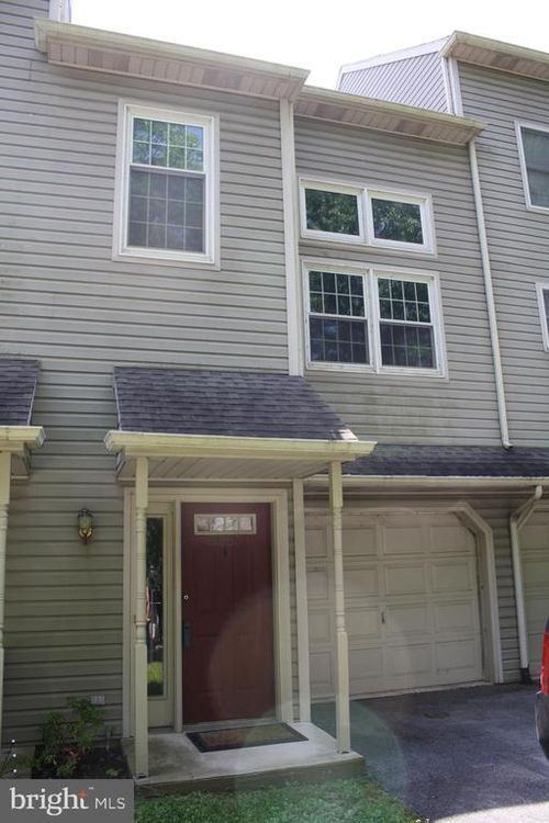 8553 Adams Ct, HUMMELSTOWN, PA, 17036-8608 | Card Image