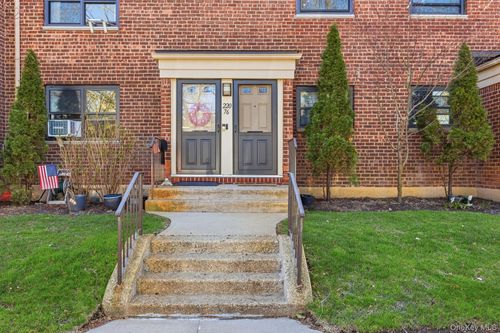 180a2-220-76 75th Ave, Oakland Gardens, NY, 11364-3043 | Card Image