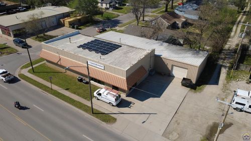 1830 W 6th Ave, Emporia, KS, 66801-6422 | Card Image