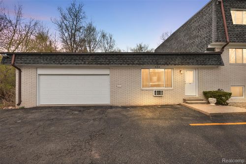 c13-384 W Drahner Rd, Oxford, MI, 48371-5091 | Card Image