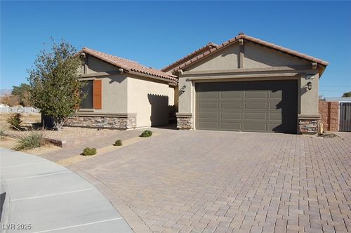 6471 Burke St, Pahrump, NV, 89048-7690 | Card Image