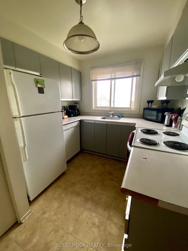 403 - 250 Brittany Dr, Condo with 3 bedrooms, 1 bathrooms and null parking in Ottawa ON | Image 20