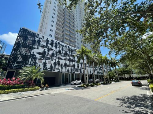 2402-185 Se 14th Terrace, Miami, FL, 33131 | Card Image