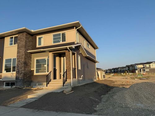 302 Sundown Road, Cochrane, AB, T4C3H2 | Card Image