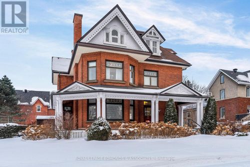 307 Maple Ave, Pembroke, ON, K8A1L8 | Card Image