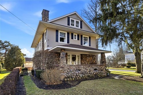 735 W Center St, Medina, NY, 14103-1060 | Card Image