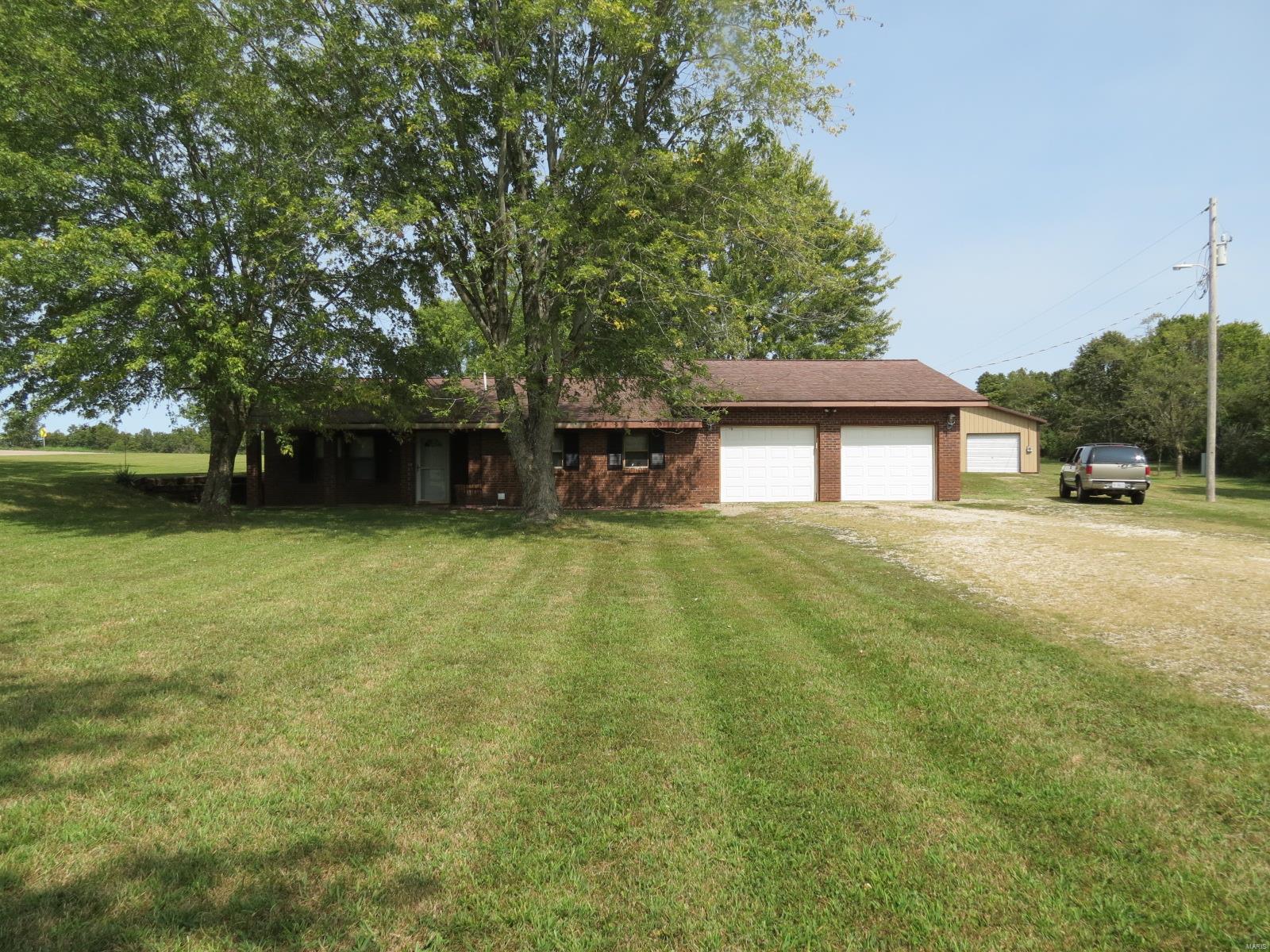 State Route Ee , Sainte Genevieve, MO 63670