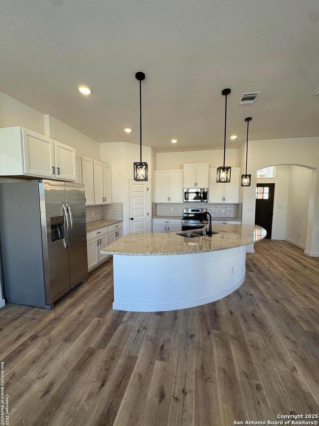 2002 Owens Ave, House other with 3 bedrooms, 2 bathrooms and null parking in Three Rivers TX | Image 4