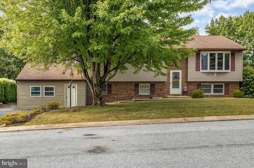 217 Redwood Ln, LEBANON, PA, 17046-2039 | Card Image