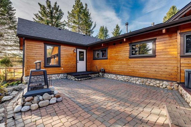 100 Saddle Road, House other with 3 bedrooms, 3 bathrooms and null parking in Bragg Creek AB | Image 4