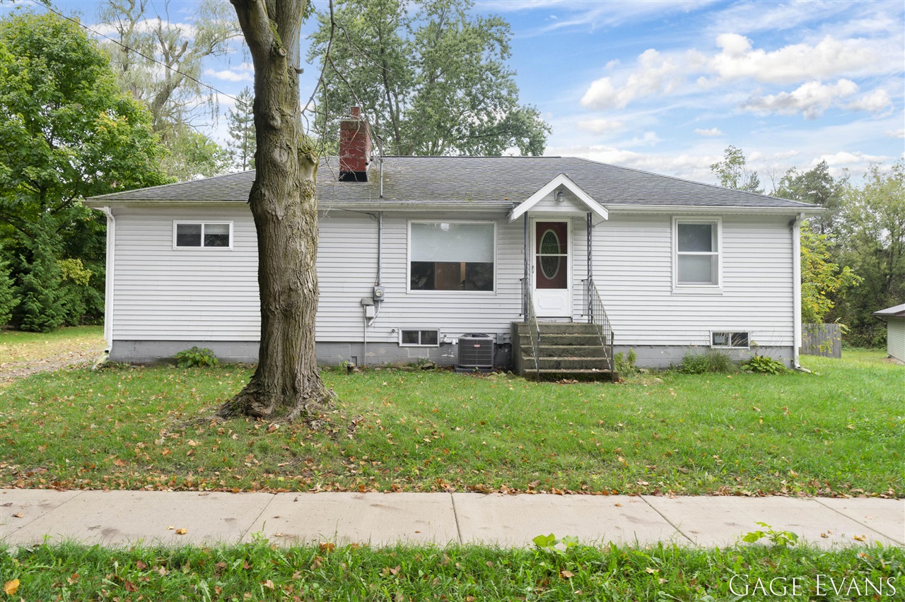 Main St, Clarksville, MI 48815